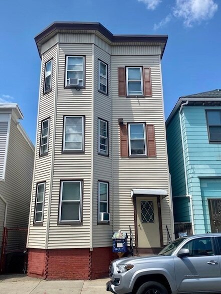 Building Photo - 232 Bennington St