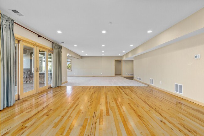Building Photo - 348 Meadow View Pky