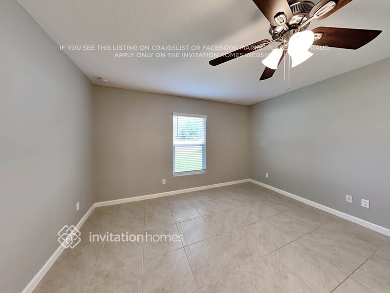 Building Photo - 529 NW Floresta Dr