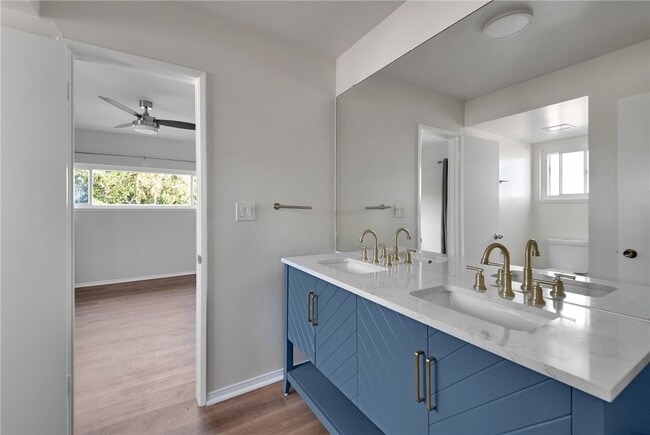 Building Photo - 2032 W 171st St