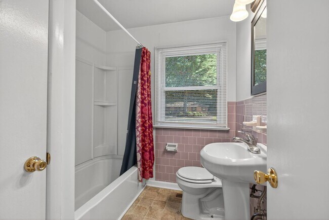 Building Photo - 347 Cabot Dr