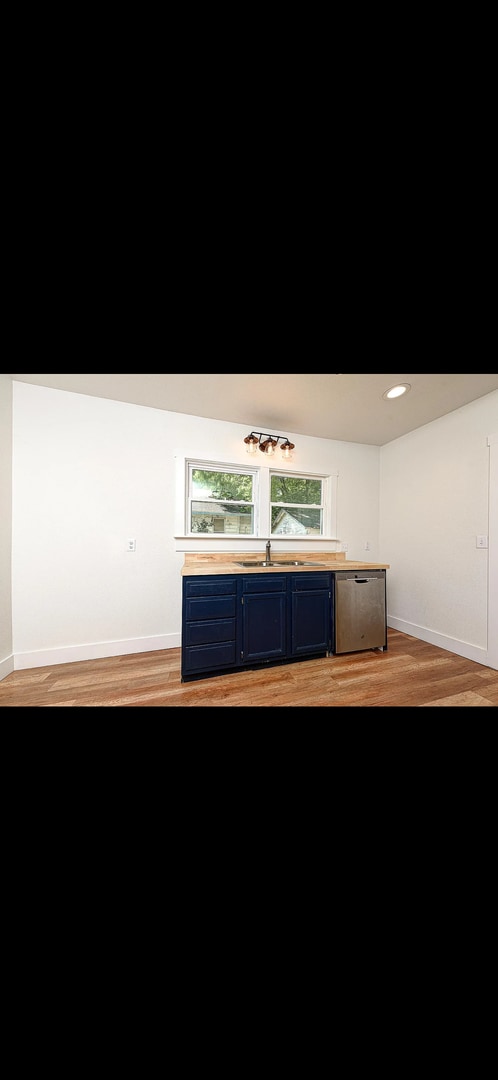 Building Photo - Available Now!  2-bedroom, 1-bathroom Home...