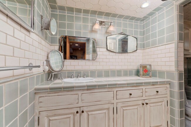Building Photo - Winter Rental – $18,500/month (6-Month Lease)