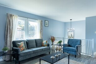 Building Photo - 412 Kingswood Ter