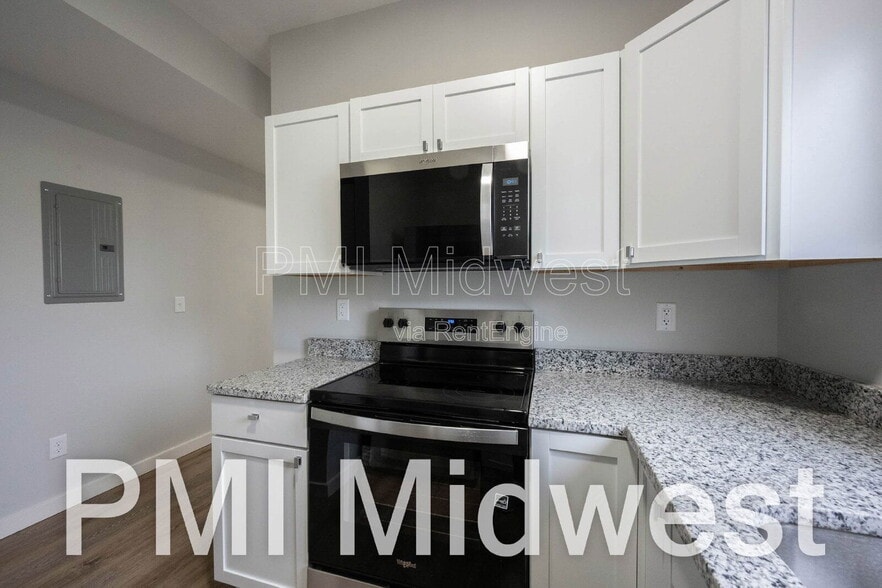 Building Photo - 2814 E Michigan St