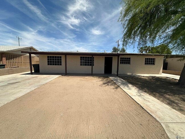 Primary Photo - 2645 S Nogales Ave