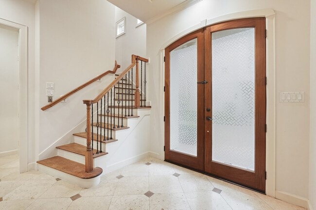 Building Photo - 521 Lovett Blvd