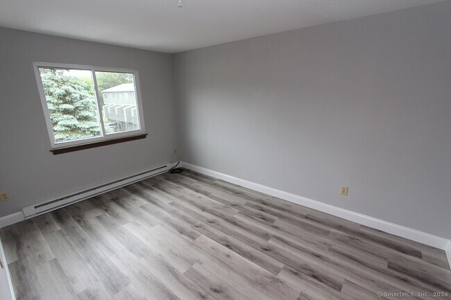 Building Photo - 1400 Meriden Rd