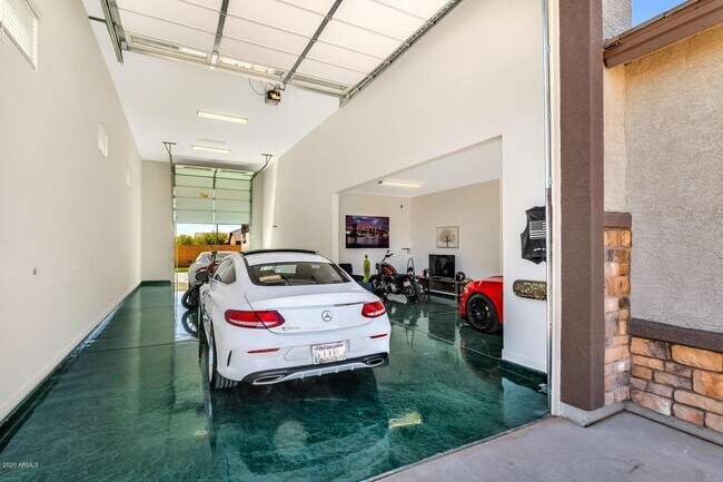 Building Photo - 16979 W Alameda Rd