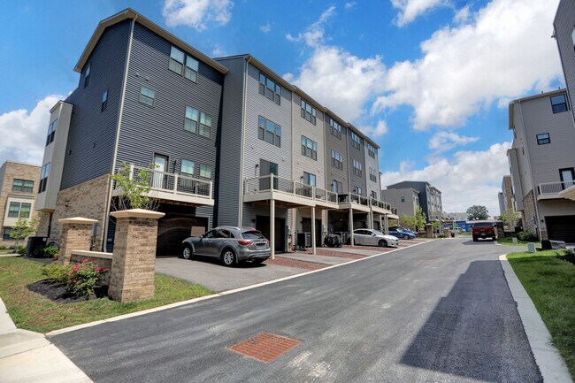 Building Photo - Luxury 4-Story Townhome with Rooftop Terrace!