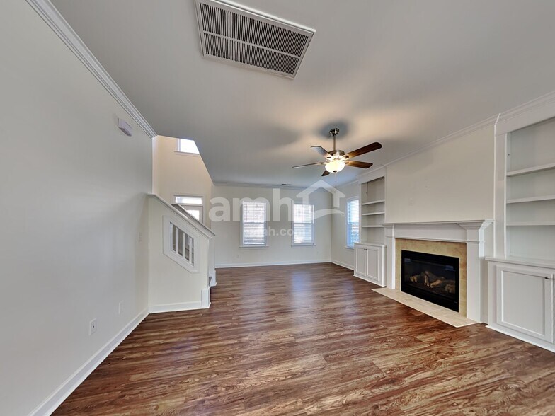 Building Photo - 212 E Quailwood Dr