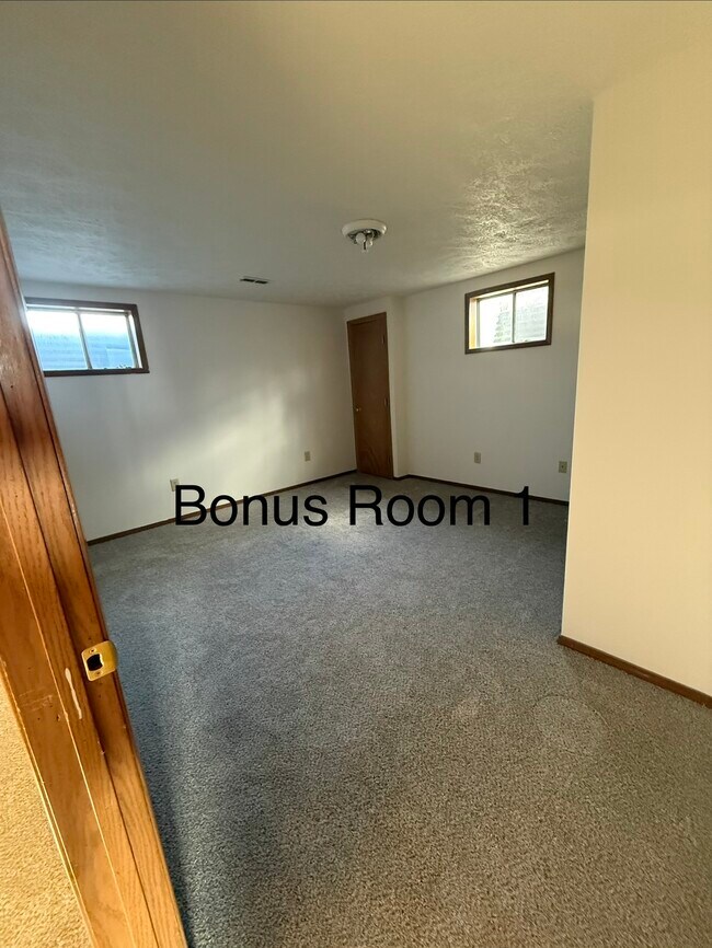 Building Photo - 14626 E 5th Ave