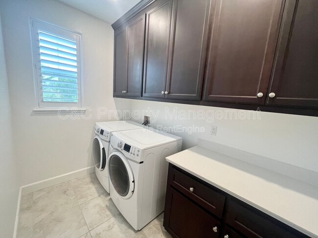 Building Photo - 2607 3rd Ave