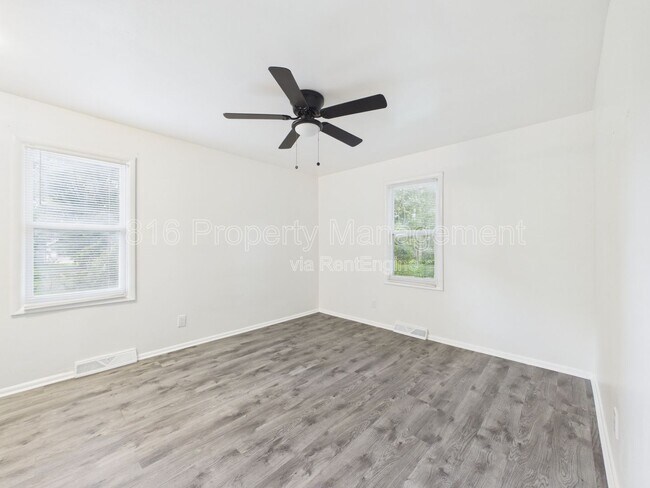 Building Photo - 11018 Booth Ave