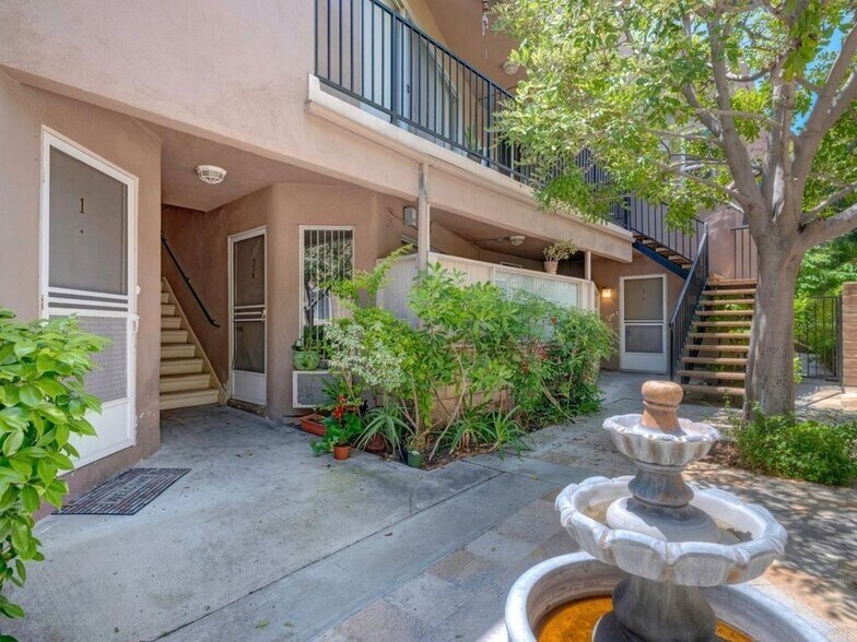 Building Photo - 833 S Plymouth Blvd