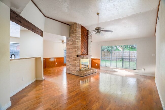 Building Photo - 22018 Kenlake Dr
