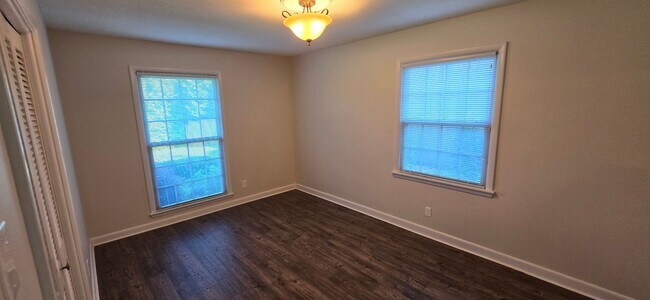 Building Photo - Classic Brick Ranch in Pfafftown