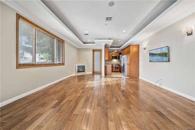 Building Photo - 216 N Buena Vista St