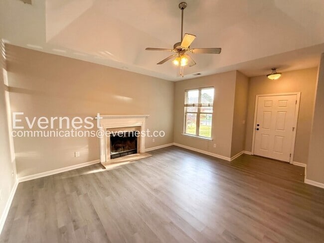 Building Photo - 3-Bed/2-Bath Home with Fenced Yard/Available Now!