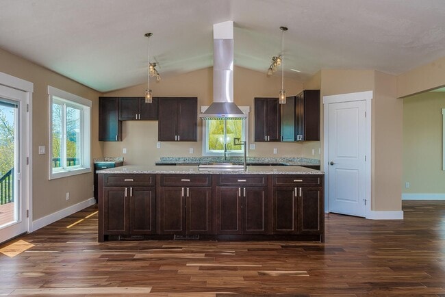 Building Photo - 7140 Buckhorn Ln