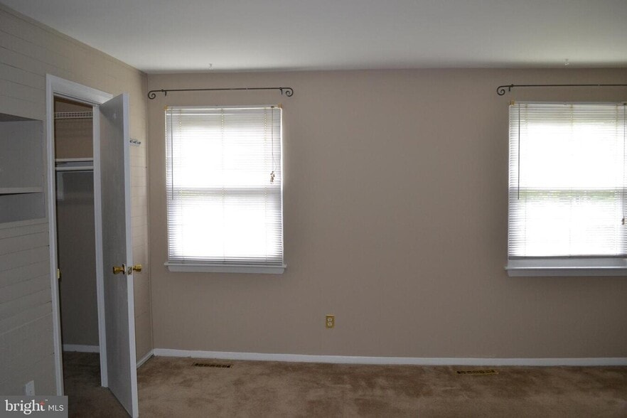 Master bedroom - 302 Hometown Way