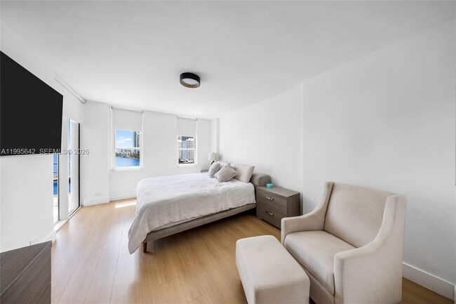 Building Photo - 701 Brickell Key Blvd