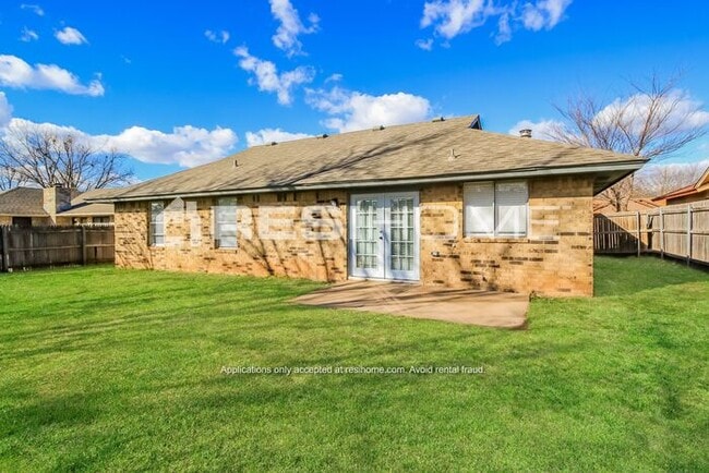 Building Photo - 1906 Oakmeadows Dr