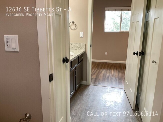 Building Photo - 12636 SE Tibbetts St