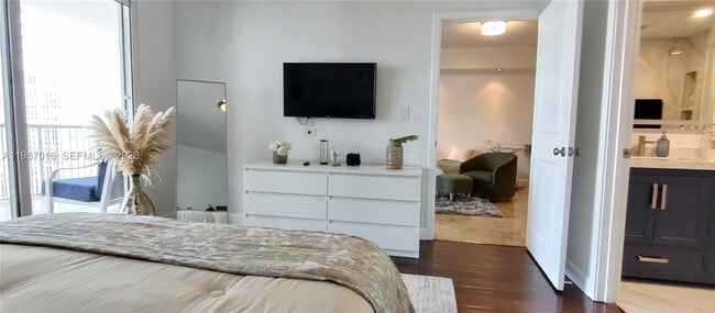 Building Photo - 170 SE 14th St