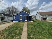 Building Photo - Fully Renovated 2-Bedroom in Elsmere – Off-Street Parking & Yard Space