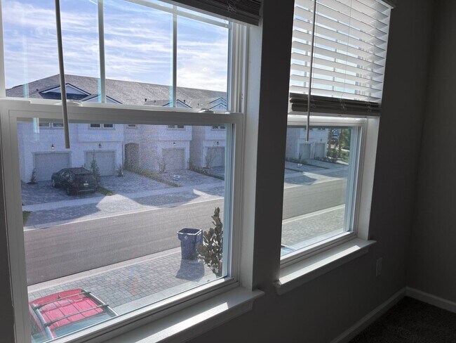 Building Photo - Beautiful 3 bedroom, 2.5 bathroom, 1 car garage townhouse for rent in Lutz!
