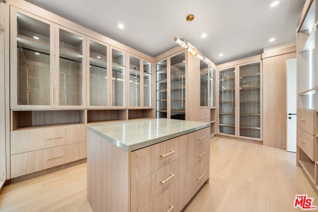 Building Photo - 12001 Crest Ct