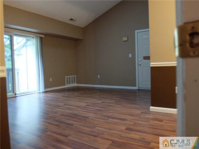 Building Photo - 1818 Ravens Crest Dr