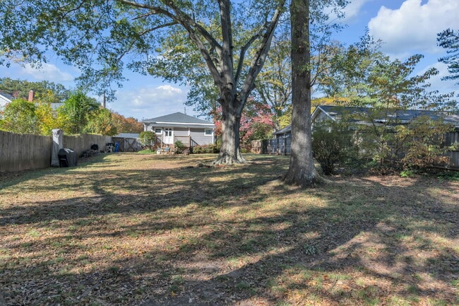 Building Photo - Stylish 2-Bed, 2-Bath Residence with Moder...