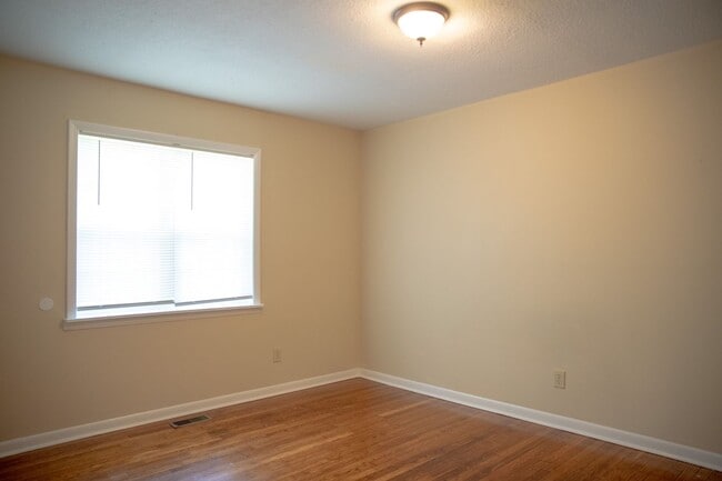 Building Photo - 3 bedroom/ 2 bathroom rental in Cullman City limits.