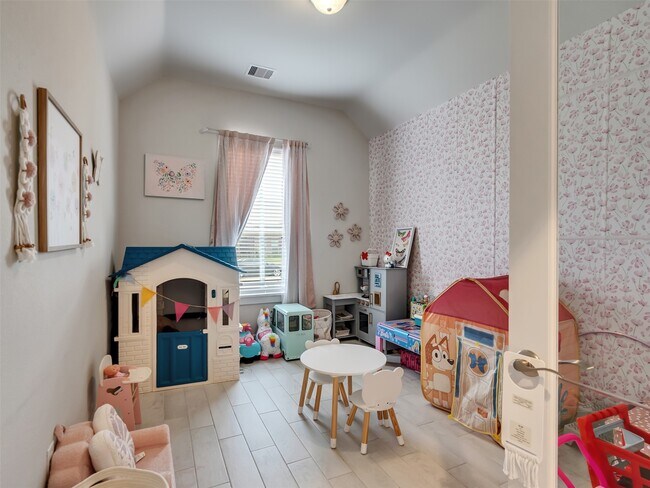 Building Photo - 251 Upland Dr