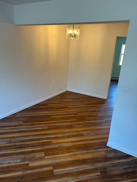 Building Photo - 537 Vicksburg Dr