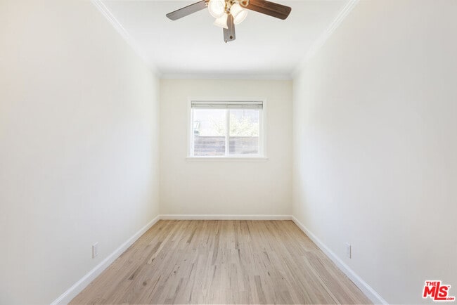 Building Photo - 1720 1/2 N Ave 45