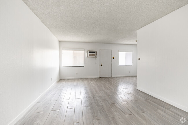 1BR, 1BA - 550SF - Living Room - 13610 Valerio St