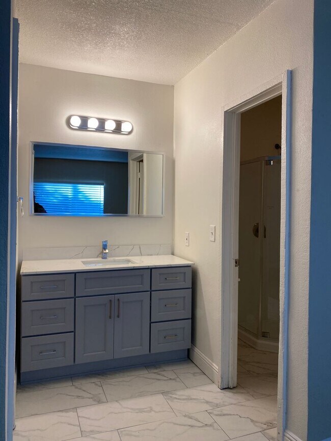 Building Photo - Four Bed, Two Bath Home In Stockton's Holi...