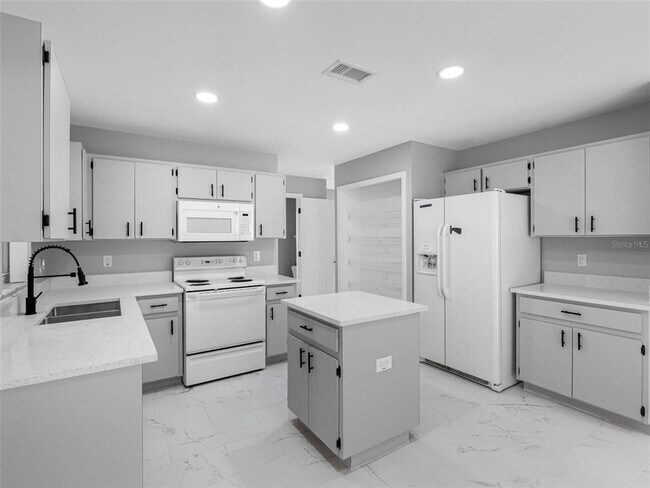 Building Photo - 8841 Key W Cir
