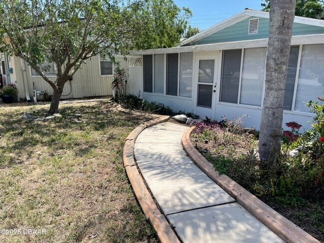 Building Photo - 66 River Dr