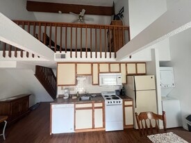 Building Photo - 8 Memory Ln