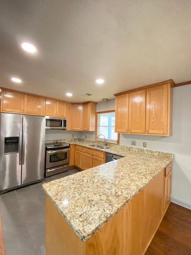 Building Photo - Beautiful Home Available Now!