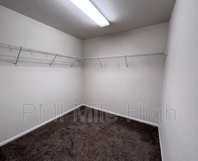 Building Photo - 12523 Grape St