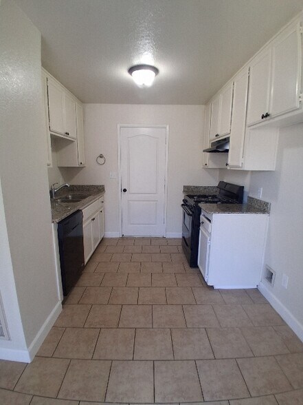 Building Photo - Bentley Street Quadplex