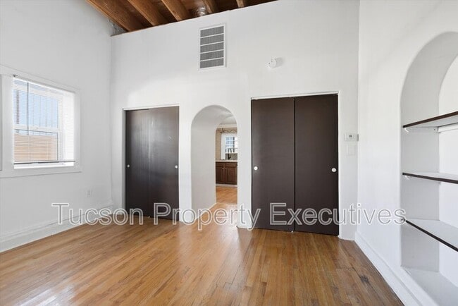 Building Photo - 837 S 8th Ave