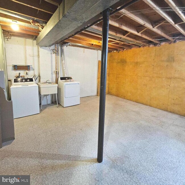 Building Photo - 7034 Bradwood Ct