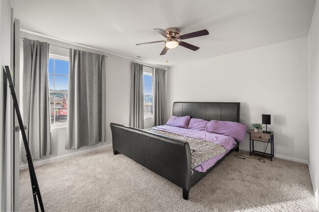 Building Photo - Modern Spacious 5-Bedroom Home Built in 2023