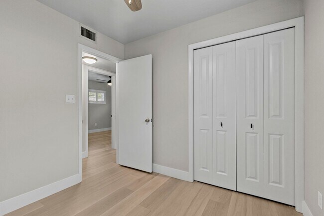 Building Photo - Beautifully Renovated 3 Bedroom 1 Bath Home on Large Corner Lot